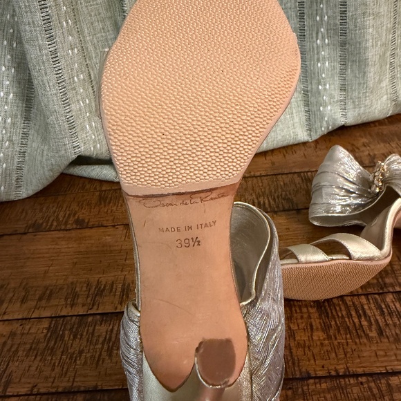 Designer gold heels - Picture 4 of 5